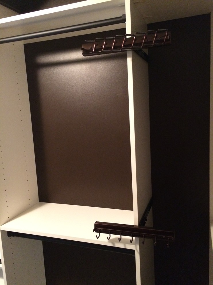 Example of a mid-sized ornate gender-neutral carpeted walk-in closet design with beaded inset cabinets and white cabinets
