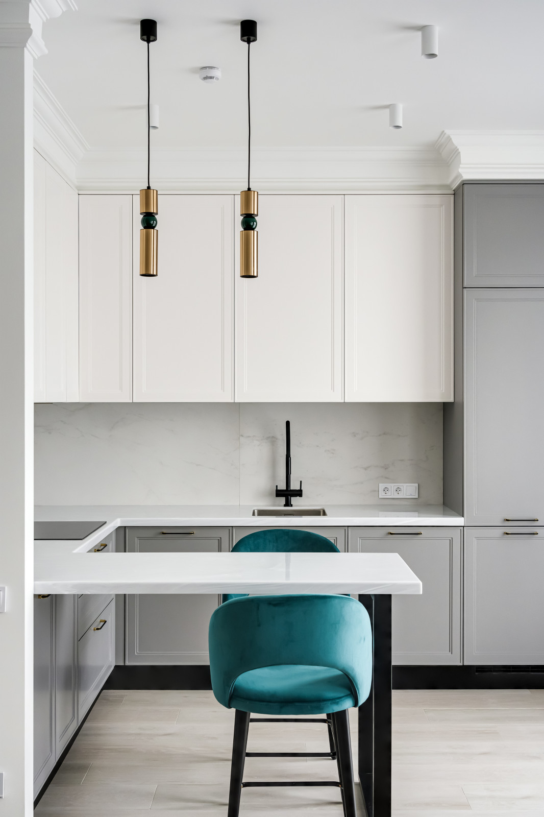 Лаконичная кухня в стиле неоклассика