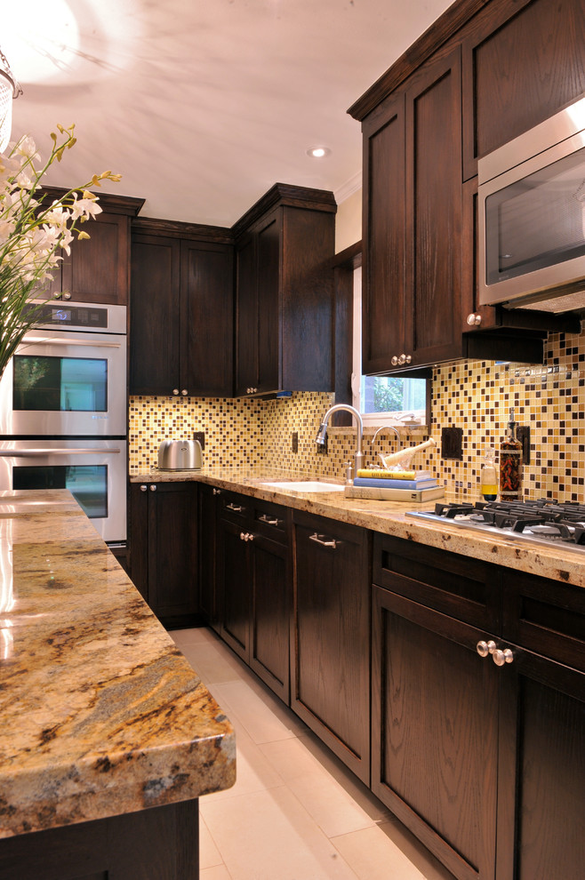 Example of a transitional kitchen design in Houston