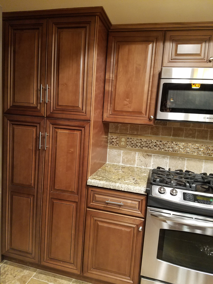 Kitchen - transitional kitchen idea