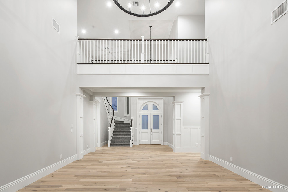 Transitional entryway photo in Phoenix
