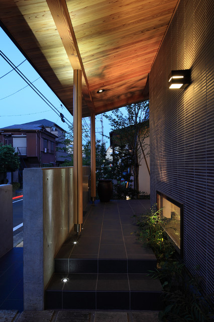 「川風の通う住まい」西谷の家 contemporaneo-porche