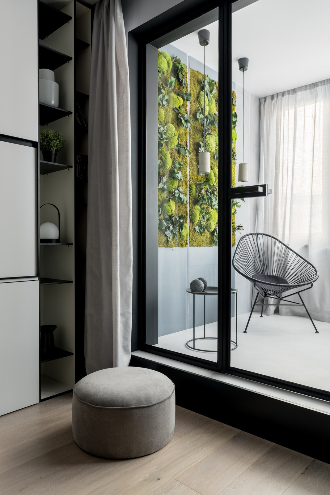 "Белый, серый и графит"