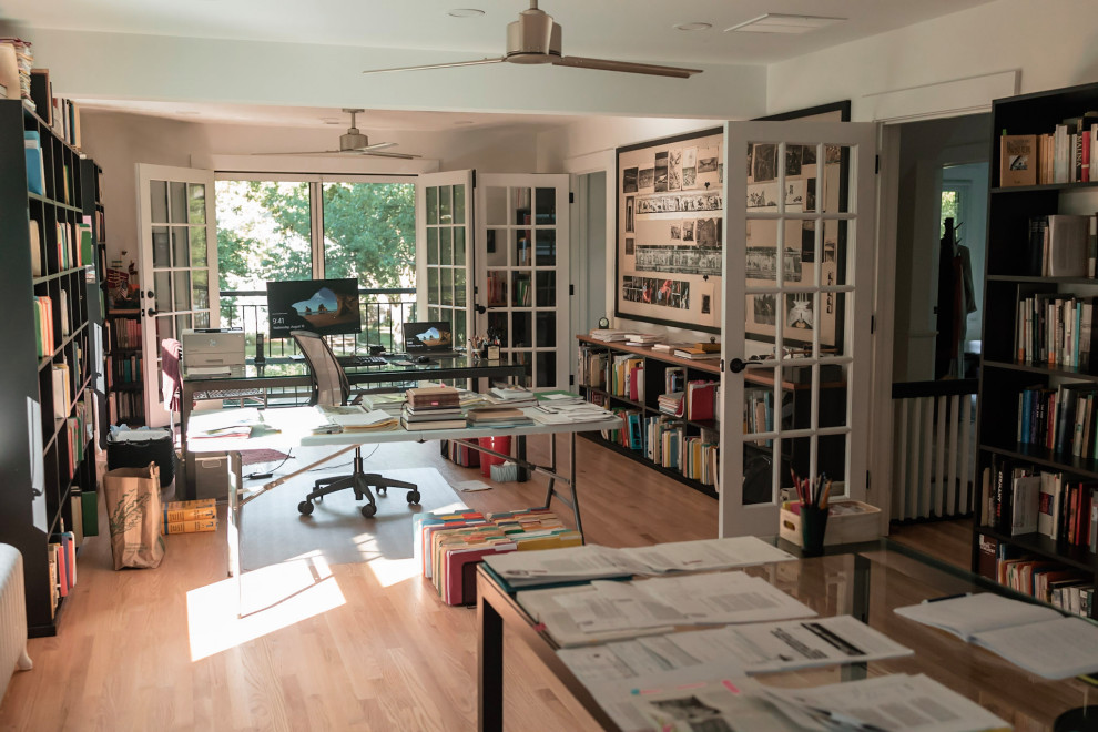 Photo of a transitional home office in Detroit.