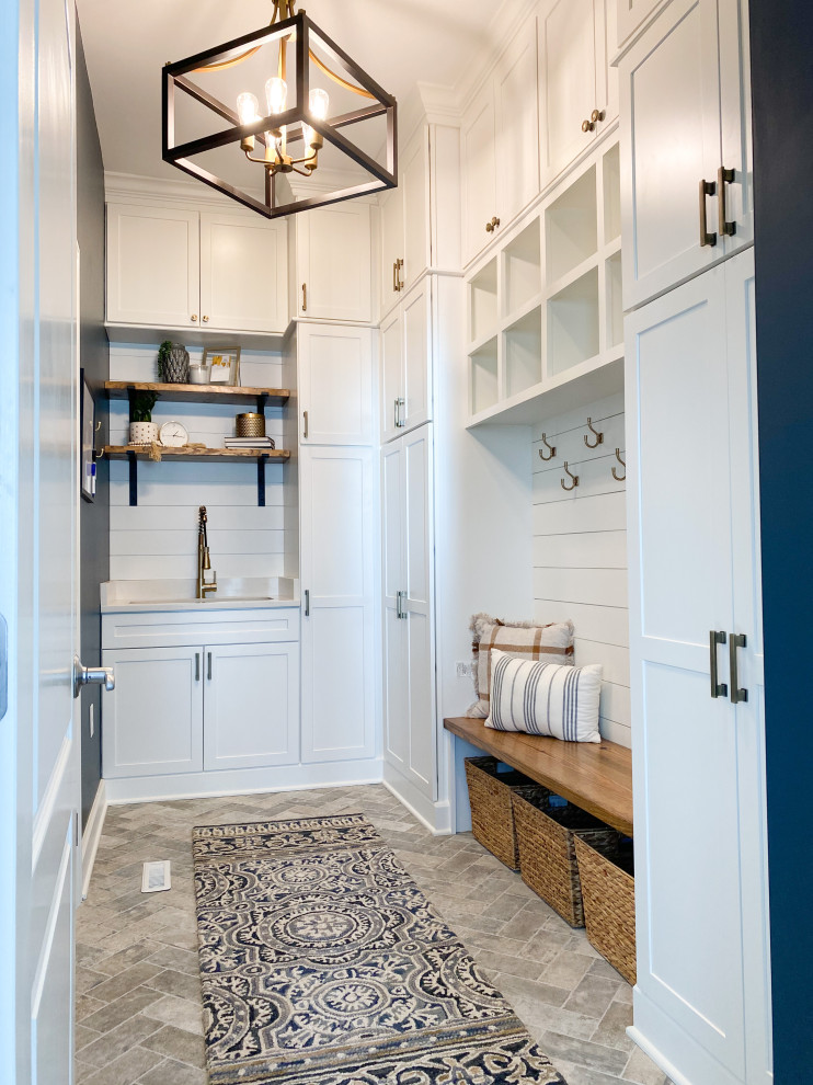 Mid-sized transitional entryway photo