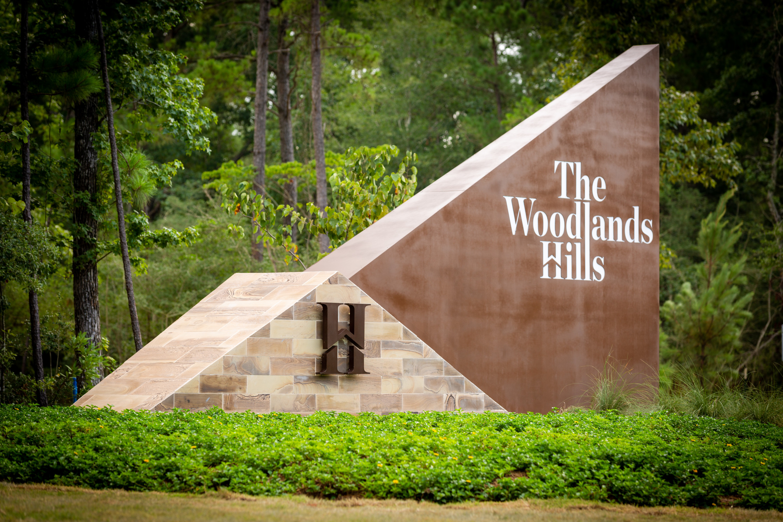 Woodlands Hills Neighborhood sign