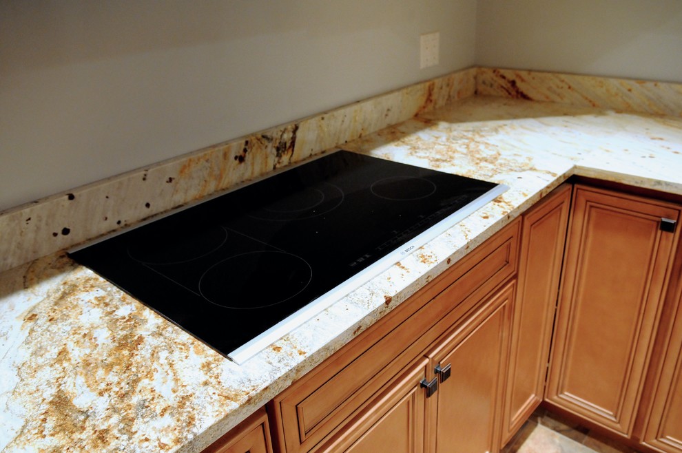 Transitional kitchen photo in Chicago
