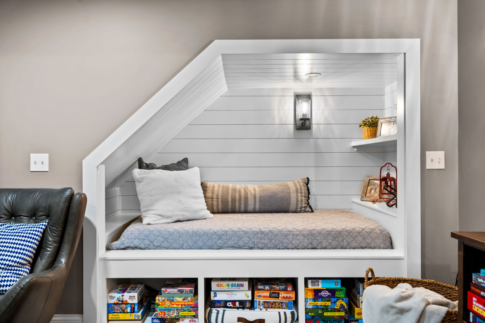 Inspiration for a transitional kids' room remodel in Detroit