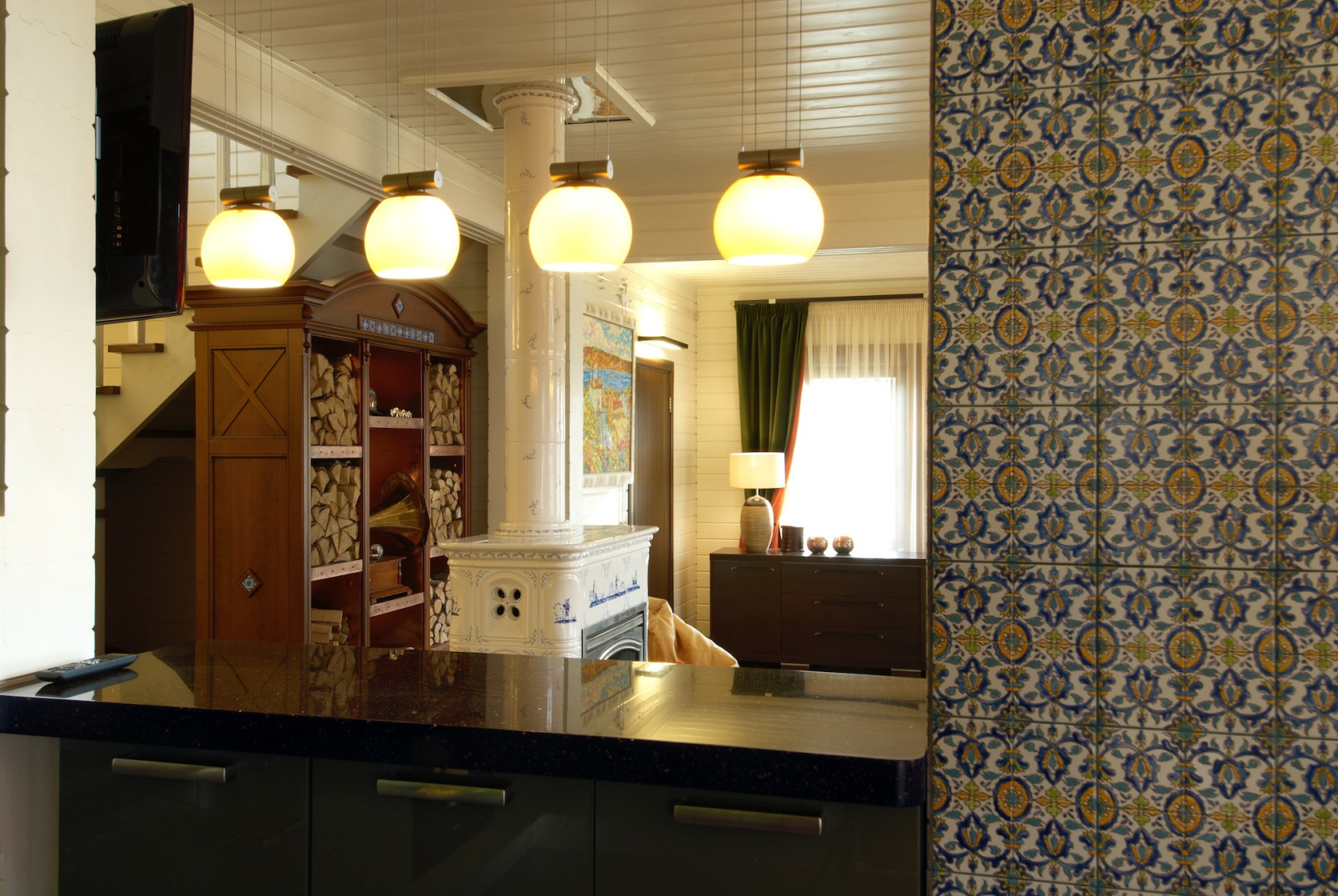 Дом из дерева в современном стиле. Гостиная.