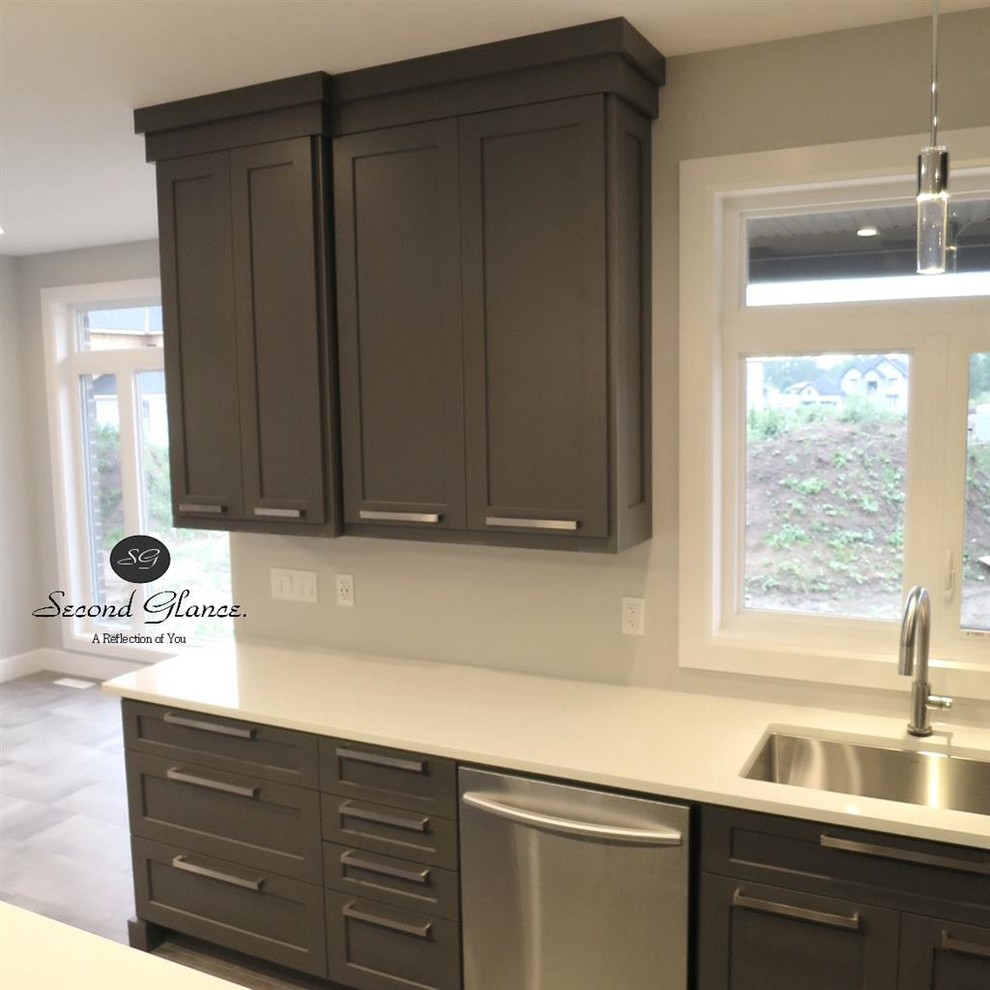 Inspiration for a transitional kitchen remodel in Toronto