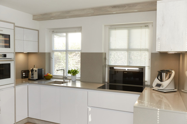 U Formige Kuche In Hochglanz Weiss Modern Kuche Munchen Von Es Kuchen