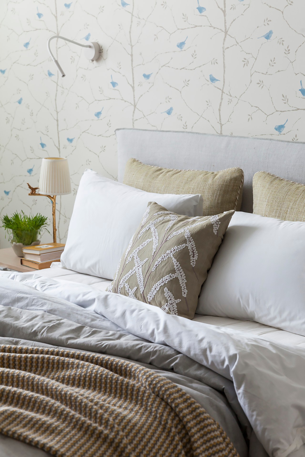 Бело-голубая квартира для юной заказчицы