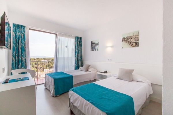 Hotel BlueSea Arenal Tower coastal-bedroom