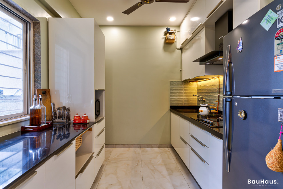 This is an example of a contemporary kitchen in Pune.