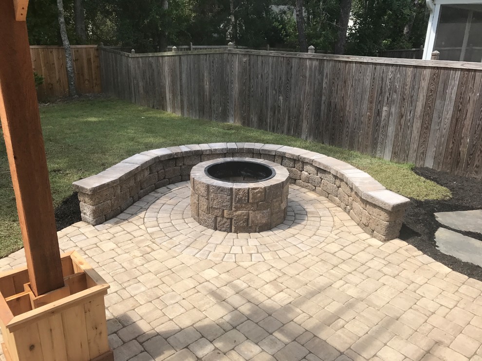 Design ideas for a mid-sized country patio in Charleston.
