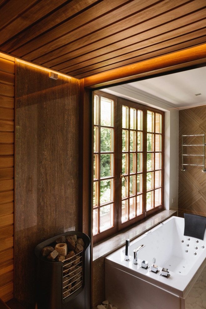 Стеклянная группа в сауне.