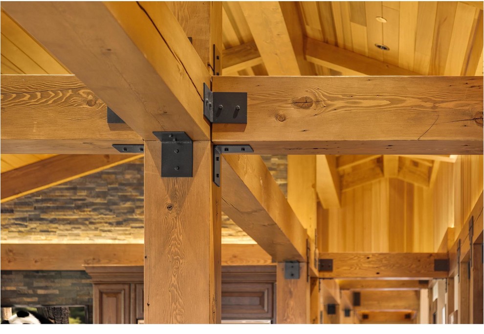 Example of a mountain style home design design in Seattle