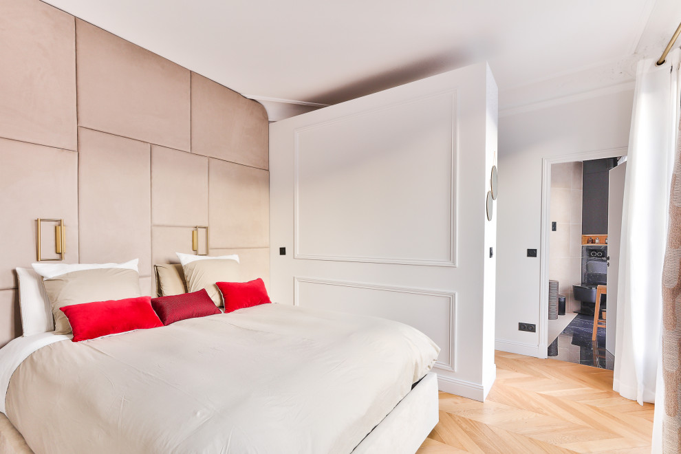 Inspiration for a contemporary bedroom remodel in Paris
