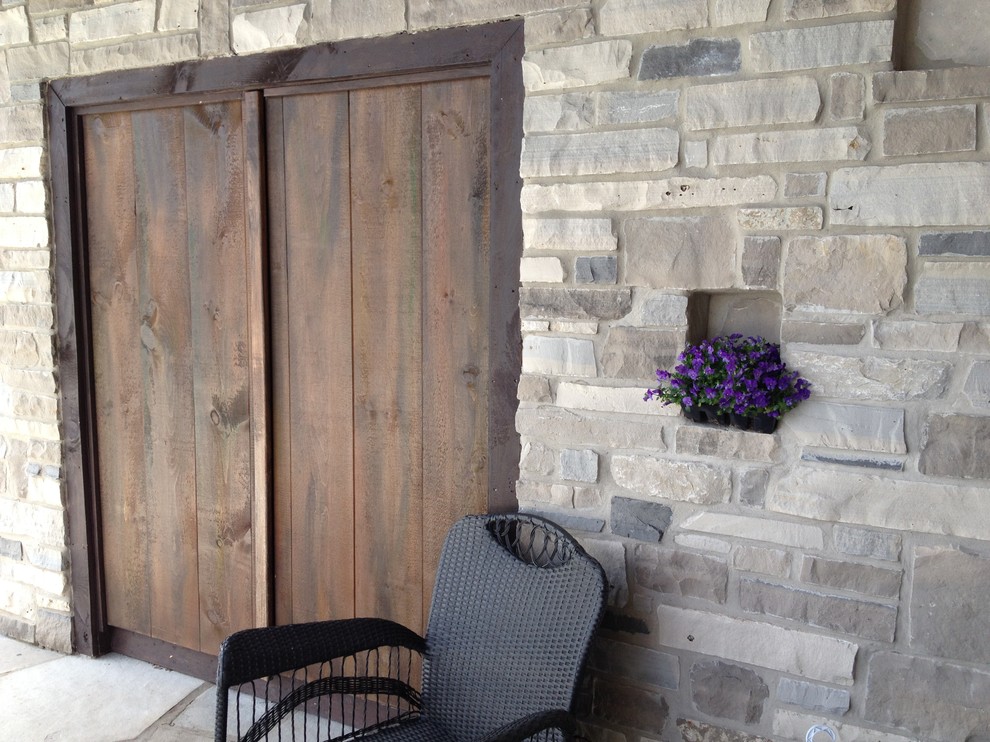Mountain style patio photo in Toronto