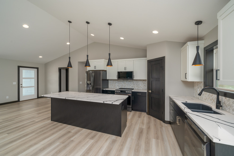Kitchen - transitional kitchen idea