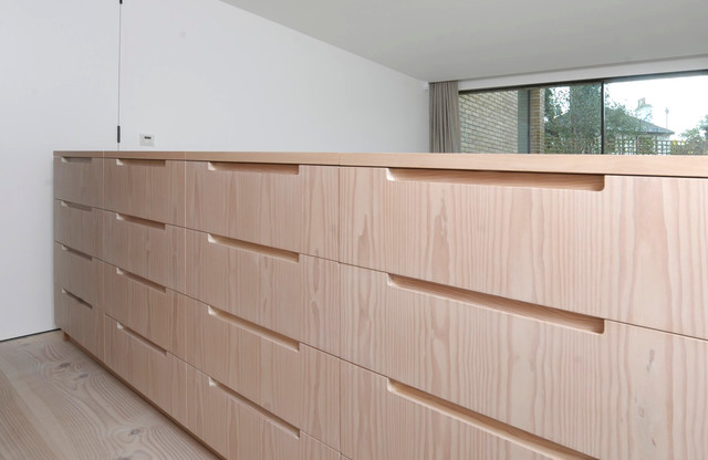 RIBA Award winning house. Kitchen and other joinery. contemporaneo-camera-da-letto