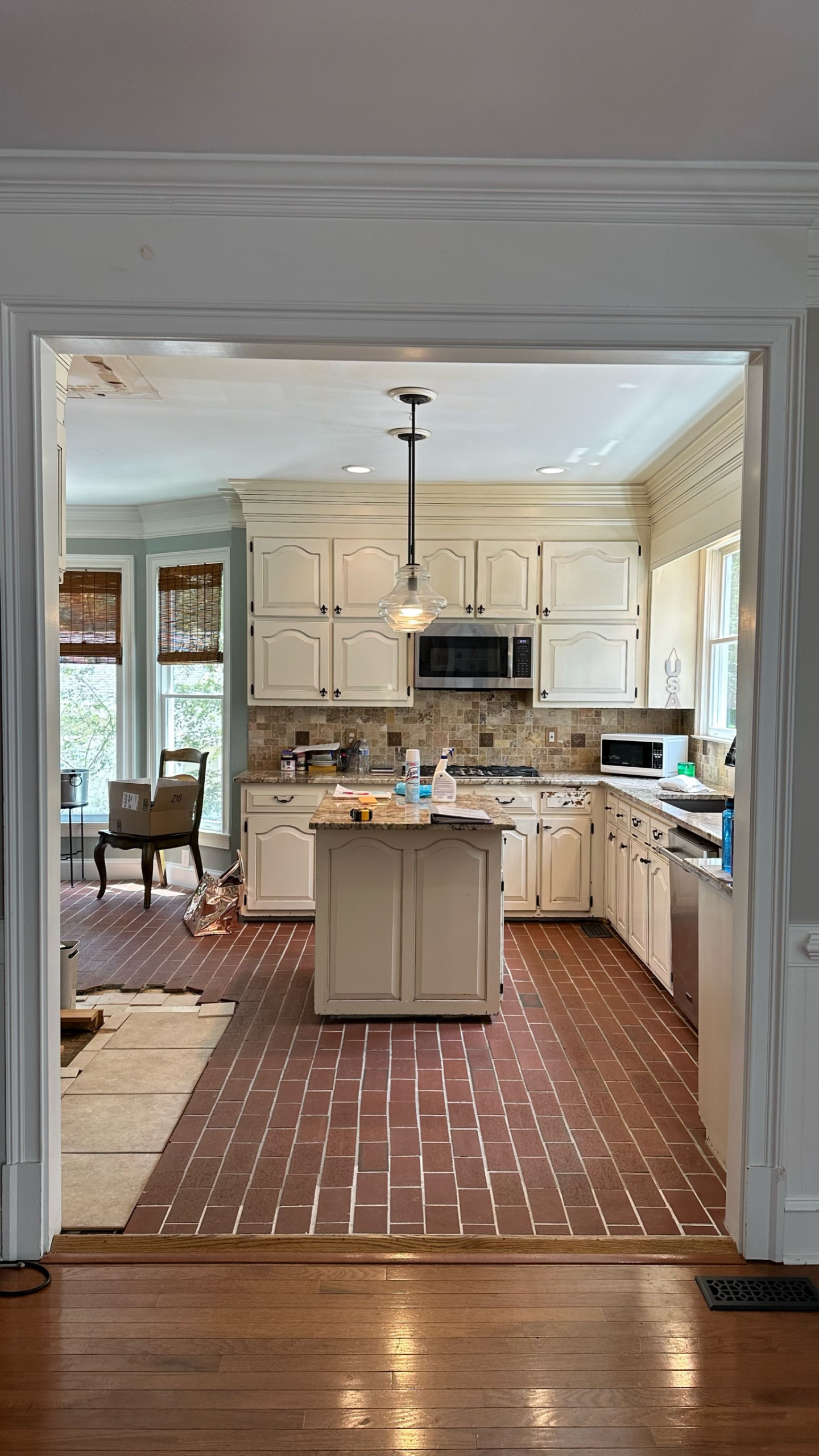 PEACHTREE CITY Clean and Modern Kitchen