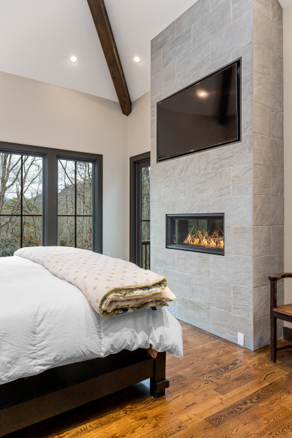 Cottage of the Settings of Black Mountain rustic-bedroom