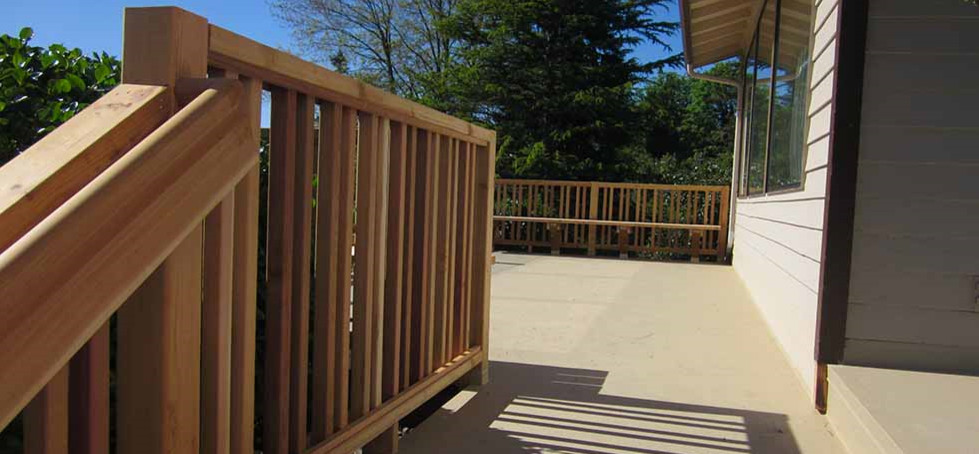 Deck - mid-sized transitional courtyard second story privacy and mixed material railing deck idea with no cover