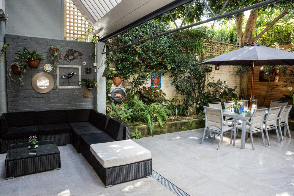 Design ideas for a traditional patio in Sydney.