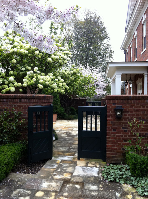 Gardens american-traditional-garden
