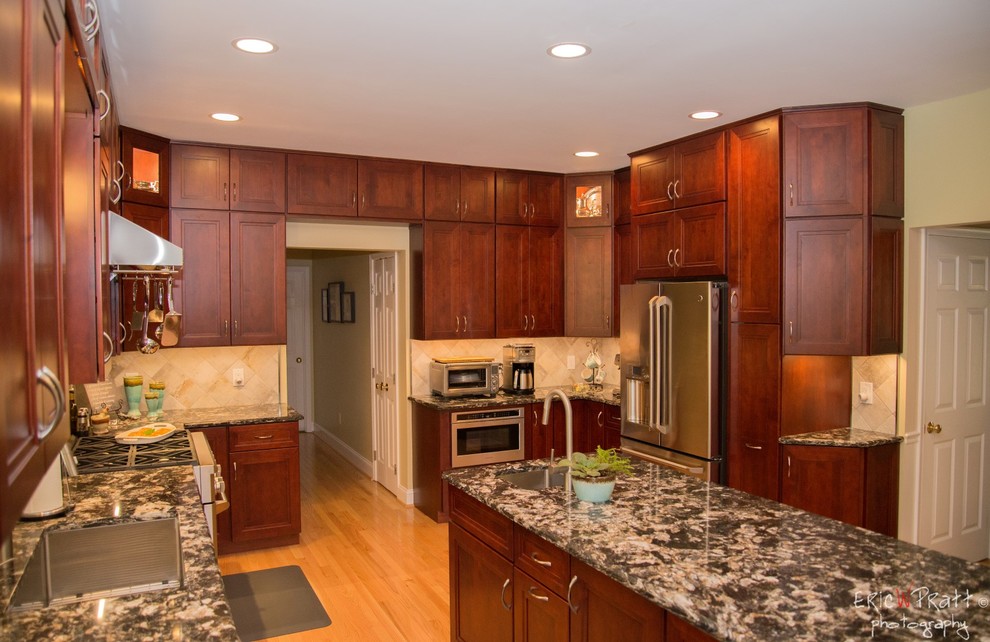 Design ideas for a transitional kitchen in DC Metro.