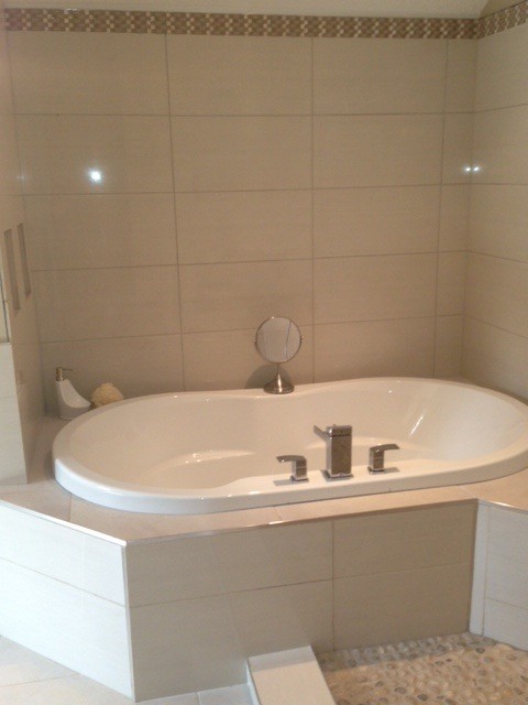 Bathroom - transitional bathroom idea in Calgary