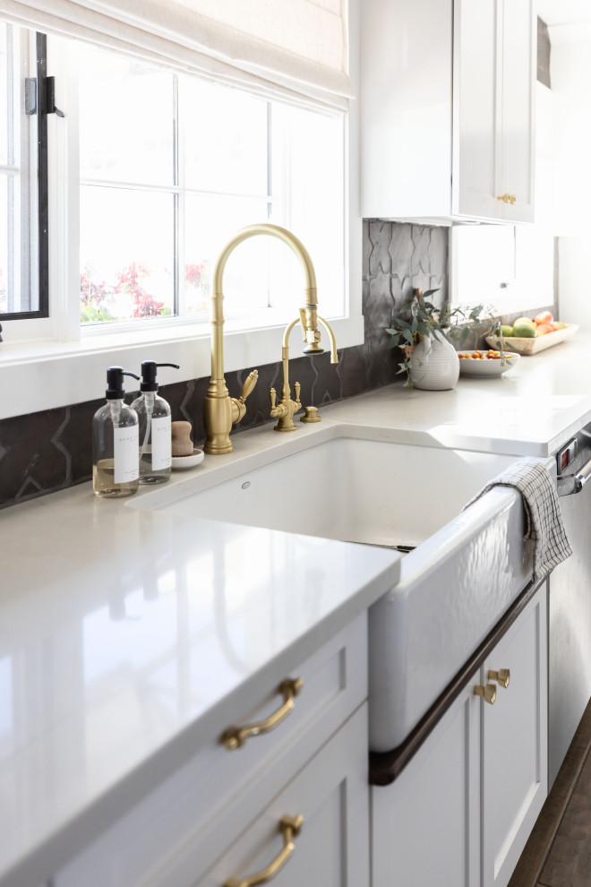 Transitional home design photo in Phoenix