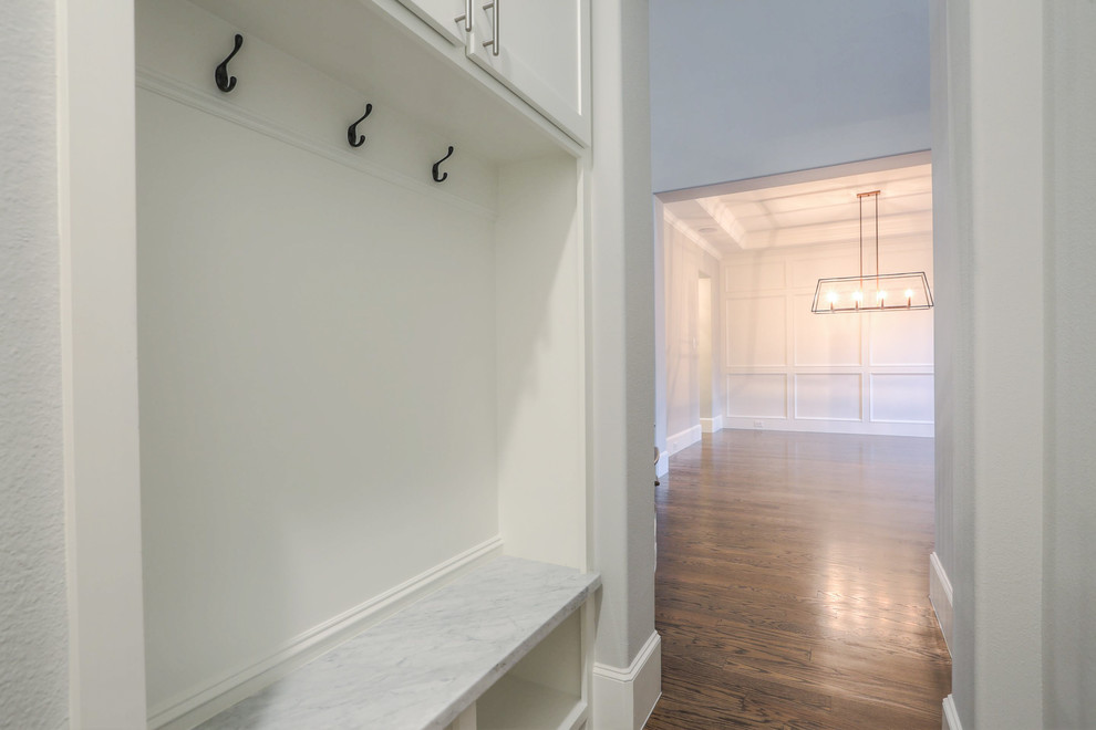 Transitional home design photo in Houston
