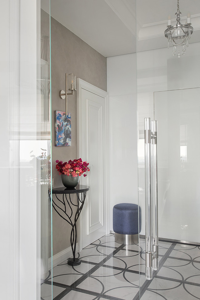 Квартира в Москве "Небо , самолёт , девушка"