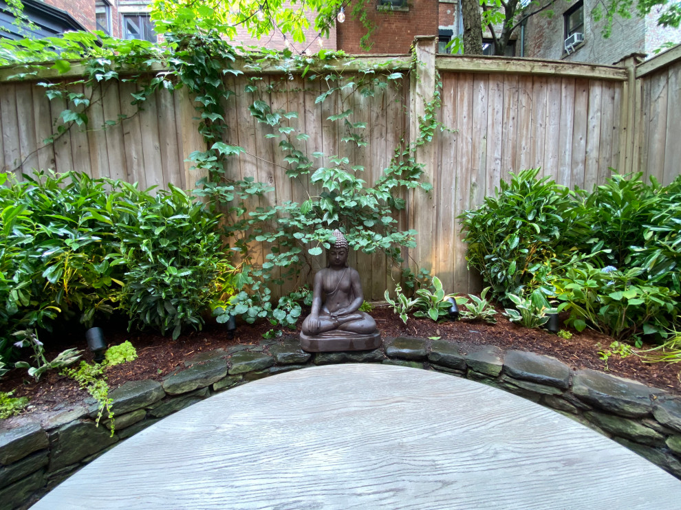 Asiatischer Garten hinter dem Haus in New York