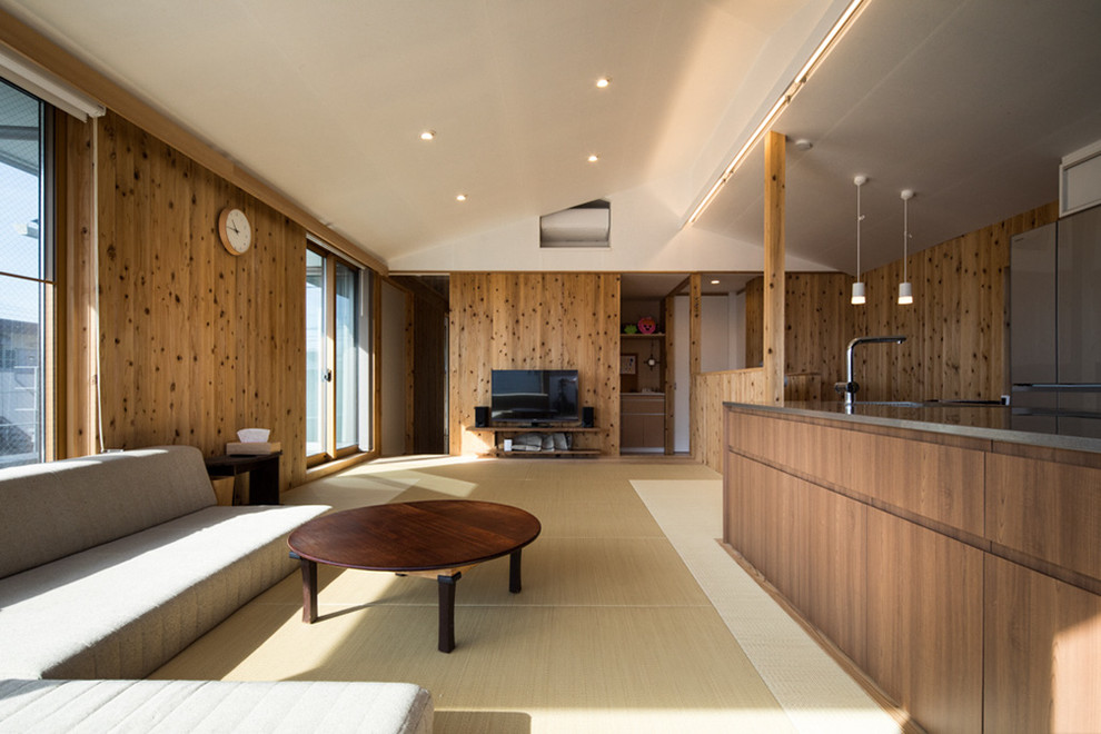 Inspiration for a mid-sized asian open concept living room in Tokyo with brown walls, tatami floors, no fireplace, a wall-mounted tv and beige floor.