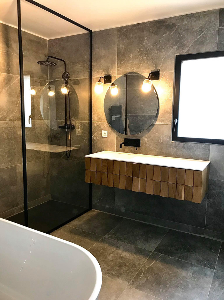 Design ideas for a large industrial 3/4 bathroom in Marseille with a freestanding tub, a curbless shower, gray tile, ceramic tile, grey walls, ceramic floors, a console sink, wood benchtops, grey floor, an open shower and white benchtops.