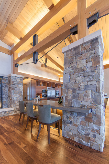 Hinman Creek rustic-living-room
