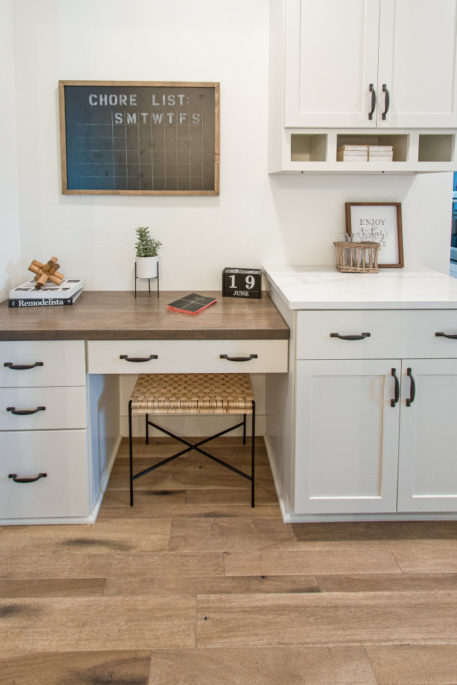 Small transitional home design photo