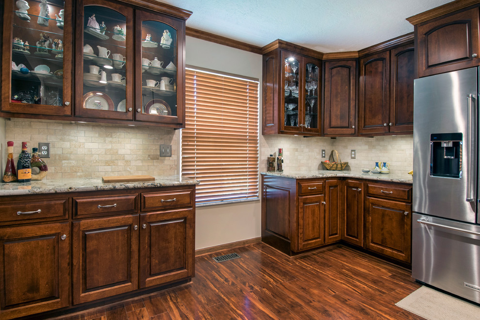 Transitional kitchen photo in Columbus