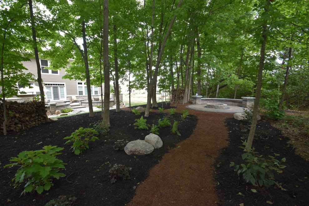 Inspiration for a mid-sized traditional backyard shaded garden in Columbus with a fire feature and mulch.