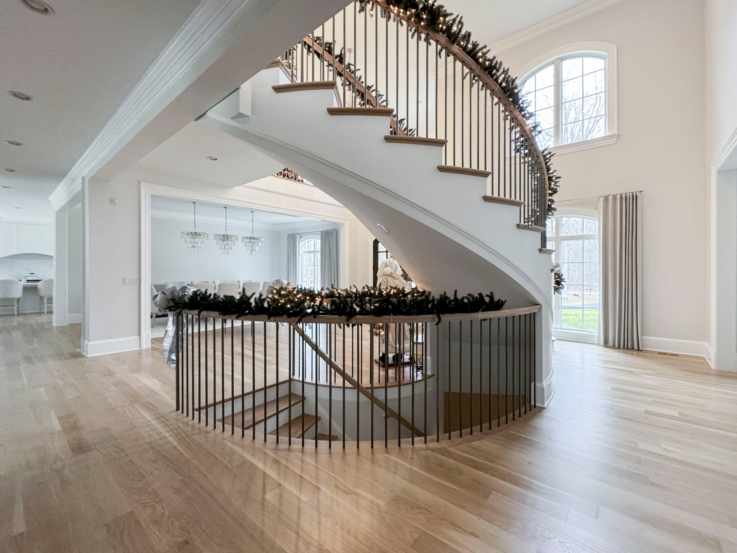 116_Elegant & Eye-catching Curved Staircase, Leesburg VA 20175