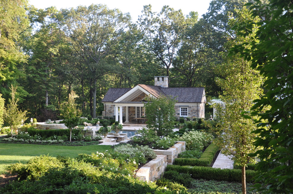 Photo of a mid-sized traditional backyard formal garden in New York.