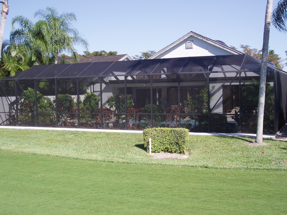 Вольер с навесом из поикарбоната для бассейна и патио