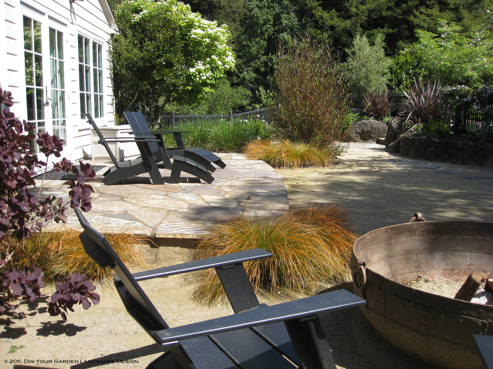 Design ideas for a large traditional side yard patio in San Francisco with decomposed granite.