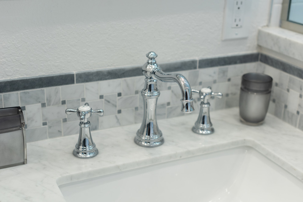 Piedras Circle- Master Bathroom