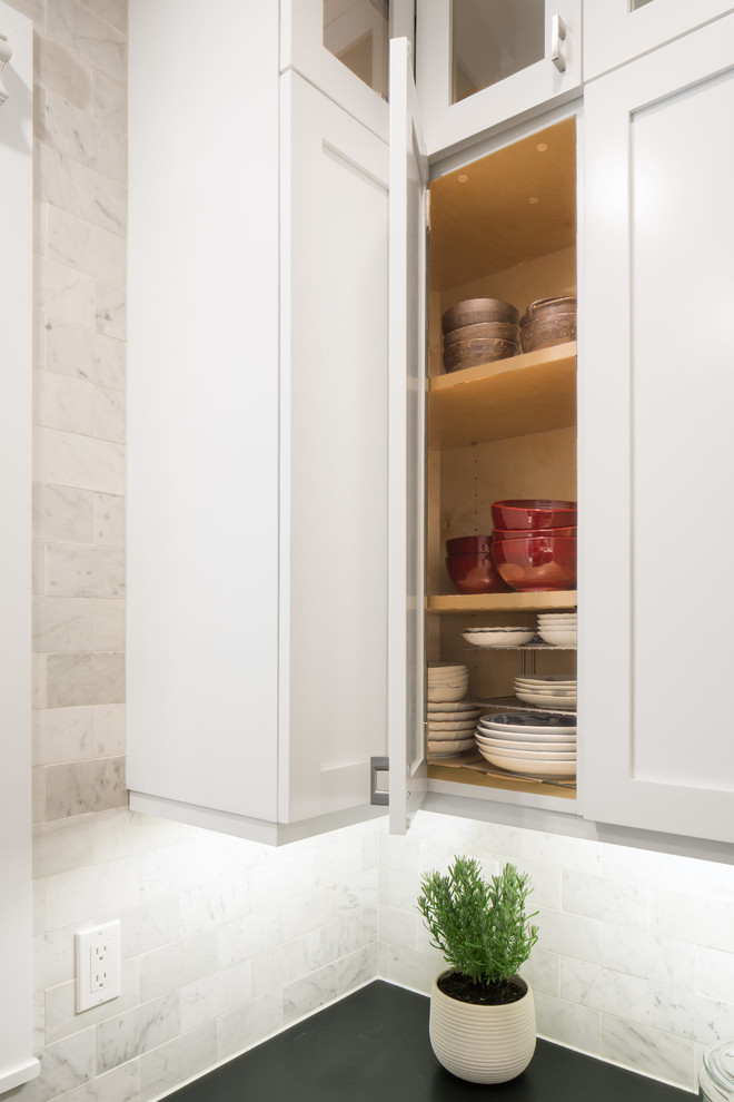 Mid-sized transitional l-shaped light wood floor and brown floor eat-in kitchen photo in Seattle with an undermount sink, shaker cabinets, white cabinets, quartz countertops, multicolored backsplash, marble backsplash, stainless steel appliances and an island