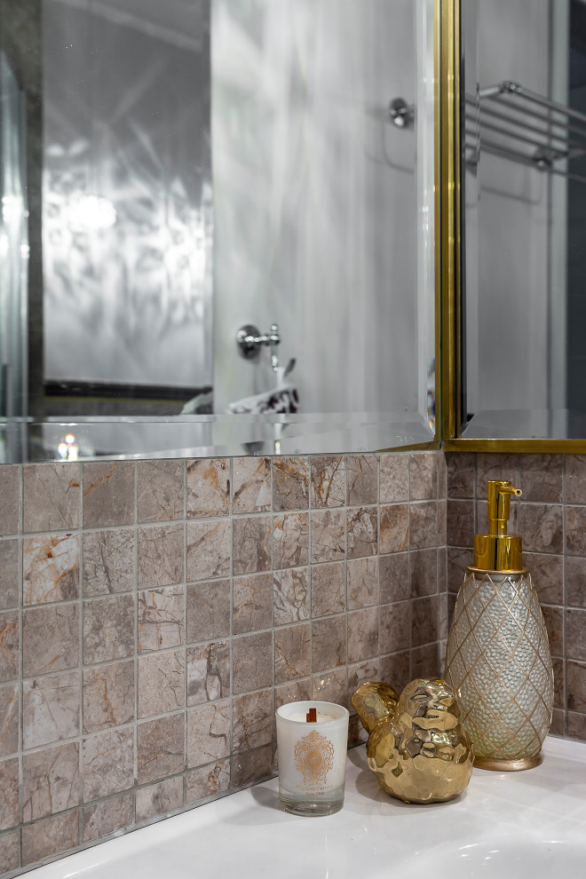 Спальня с ванной комнатой. Неоклассика на живописной.