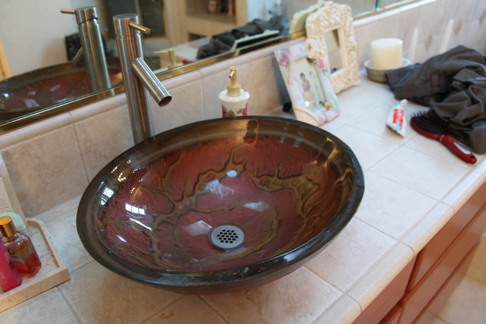 Example of a trendy bathroom design in Phoenix